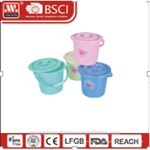 seau en plastique de 5L W/couvercle/6,7 L